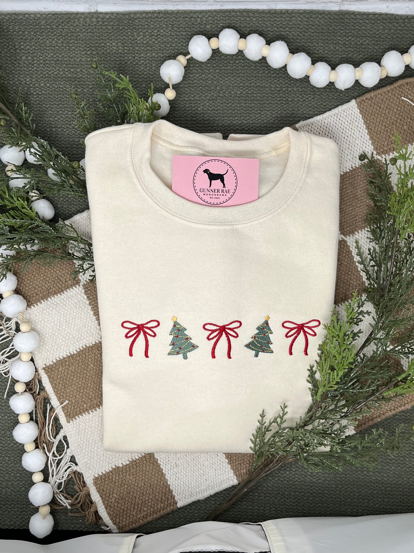 TREE BOWS Embroidered T-shirt or Sweatshirt